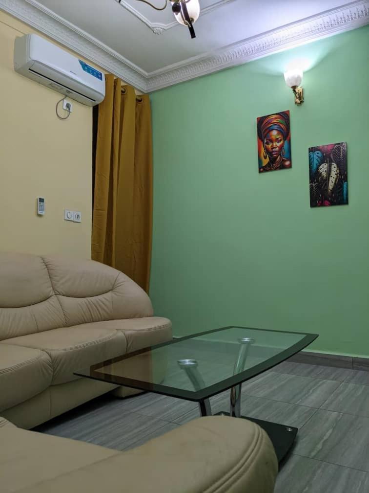 Residence 2K Studio Meuble-Chapelle Symbock-Gardien-Wifi-Location Vehicule Yaoundé Exteriör bild