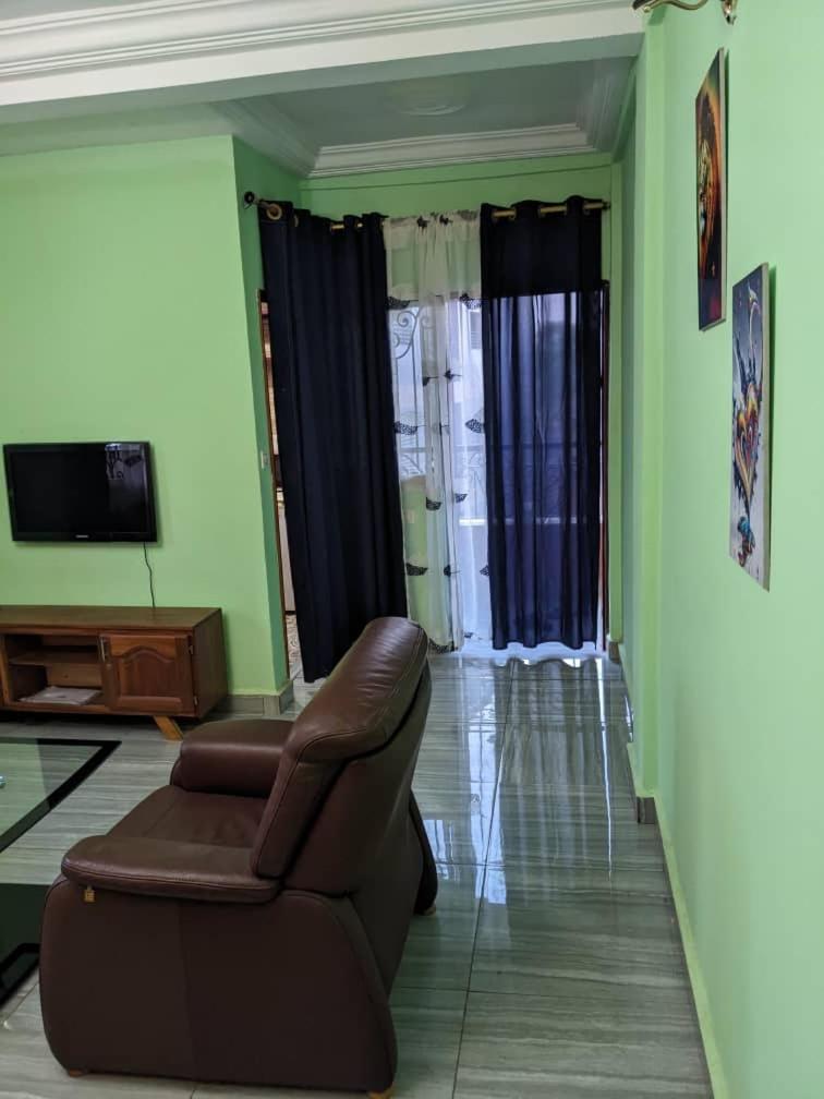 Residence 2K Studio Meuble-Chapelle Symbock-Gardien-Wifi-Location Vehicule Yaoundé Exteriör bild